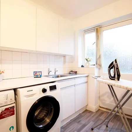 Stunning 4-bedroom Didsbury *