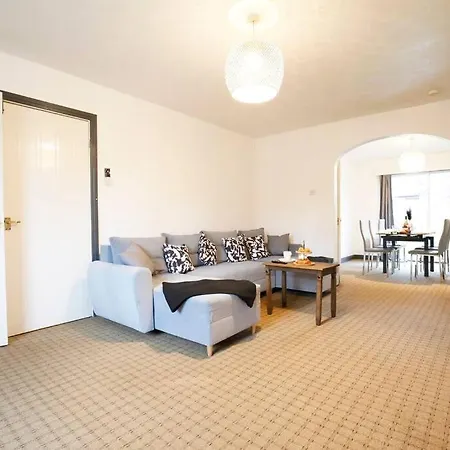 Stunning 4-bedroom Didsbury