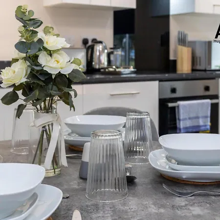 Chic One-Bedroom Apartment - Central Salford, Perfect For Professionals & Couples By Av Hughes Properties