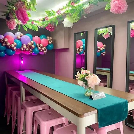 Manchester's Only Themed Slumber Party For 8 With Makeup Appartamento Manchester