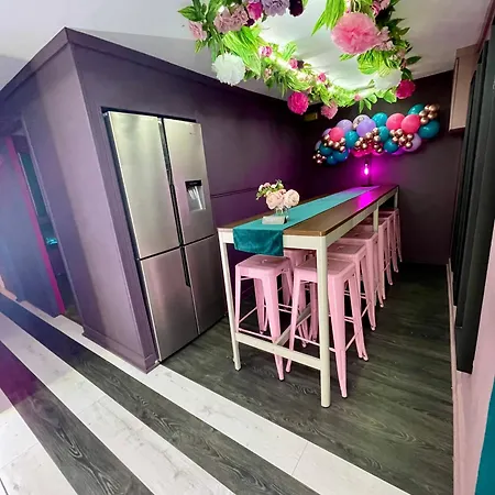 Apartamento Manchester's Only Themed Slumber Party For 8 With Makeup Mánchester