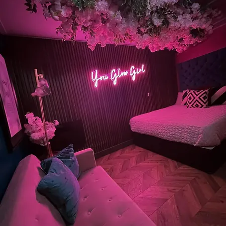 The Ultimate Hen With Bar & Makeup Aparthotel *