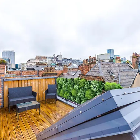 Stylish 3-Bed Central Stay - Roof Terrace & Parking Villa *