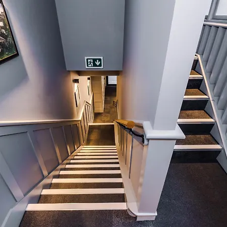Stylish 3-Bed Central Stay - Roof Terrace & Parking Manchester