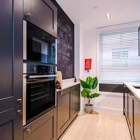 Villa Stylish 3-Bed Central Stay - Roof Terrace & Parking