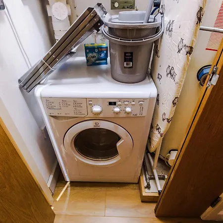 Sleeps 4, Prime Location, Balcony, Long Term Disc, Amazing Views