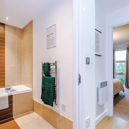 Sleeps 4, Prime Location, Balcony, Long Term Disc, Amazing Views *