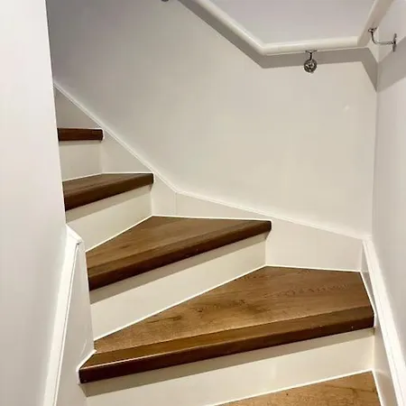 Stunning Centre Duplex With Free Parking