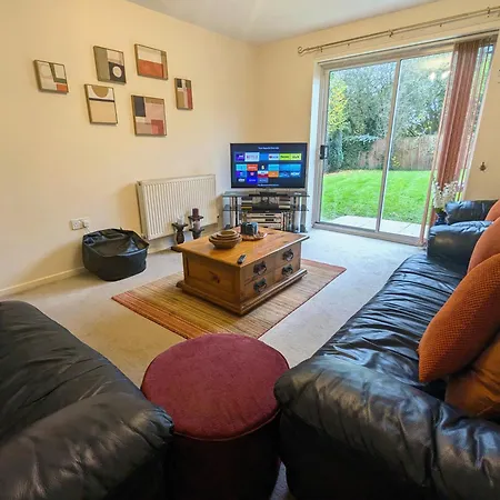 Spacious 4 Bed Riverside *
