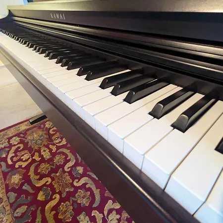 Spacious 4 Bed Riverside Casa vacanze