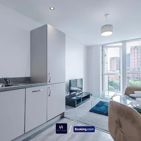 Modern 1 Bed With Balcony By Host A マンチェスター