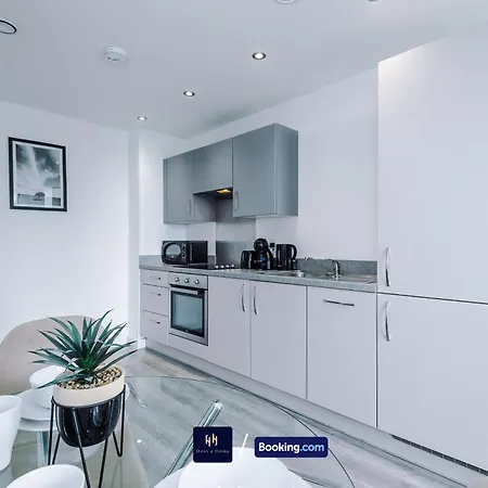Modern 1 Bed With Balcony By Host A דירה מנצ'סטר