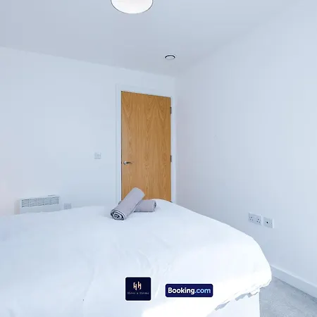 Modern 1 Bed With Balcony By Host A * マンチェスター