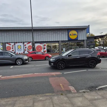 Apartment Affordably Elegant Close To Coop Live, Etihad Stadium And Centre