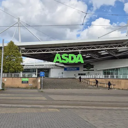 Affordably Elegant Close To Coop Live, Etihad Stadium And Centre Apartment