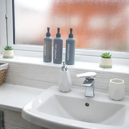 Coop Arena Luxurious Townhouse *