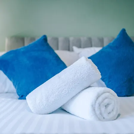 Vakantiehuis New! 4-bed In By 53 Degrees Property, Ideal For Business & Long Term Contractor Stays, Sleeps 10! *