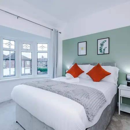 New! 4-bed In By 53 Degrees Property, Ideal For Business & Long Term Contractor Stays, Sleeps 10! Vakantiehuis Manchester