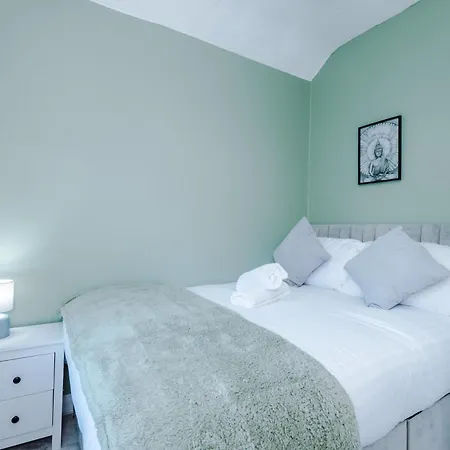 Holiday home New! 4-bed In By 53 Degrees Property, Ideal For Business & Long Term Contractor Stays, Sleeps 10! Manchester