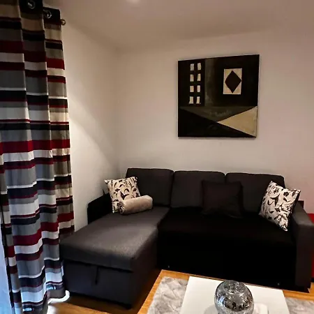 Simply Exquisite * Manchester