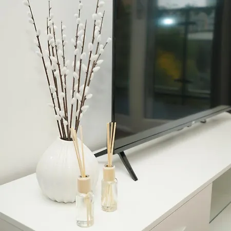 Luxury Riverside Retreat In Salford Strong Wifi شقة