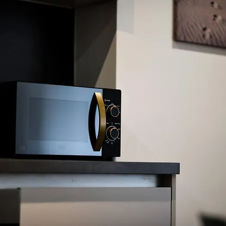 Modern 2 Bedroom - Centre - Parking