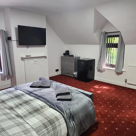 Casa de Férias Rainsough Entire House Sleeps Upto 22 - Free Parking & Wifi *