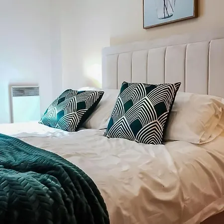 Cosy 1-bdr For 3, Near Masson Place Arenas Cheetham Hill And Stadiums, Wi-fi דירה *