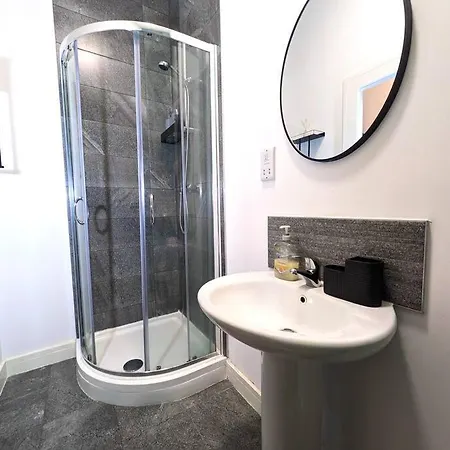 Modern City Retreat - 1 Bedroom - Free Parking & Great Links, Close To Stadiums * Μάντσεστερ