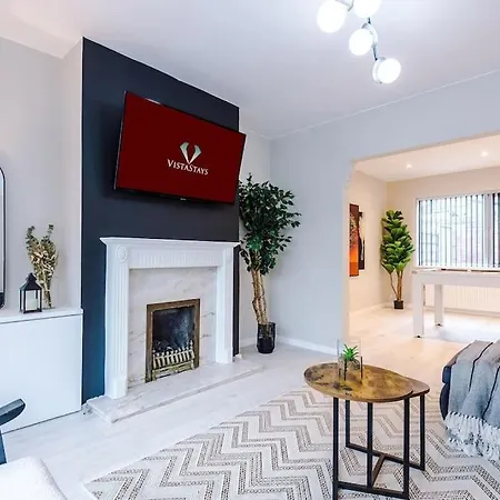 Stylish 3bdr House By Vista Short Lets & Serviced With Free Parking, Pool Table And Ps4 Lejlighed