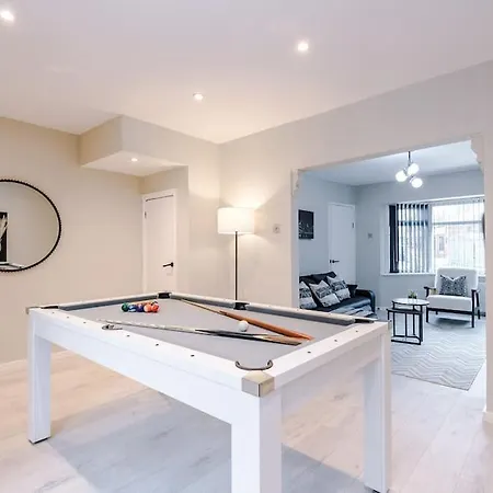 Apartamento Stylish 3bdr House By Vista Short Lets & Serviced With Free Parking, Pool Table And Ps4 *