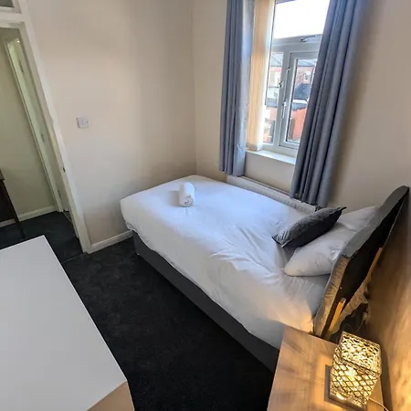 Spacious Powell Sleeps 11 6 Bed 1 5 Bath Holiday home Manchester