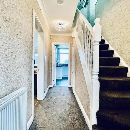 13 Guests - Free Parking - House