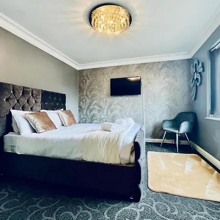 13 Guests - Free Parking - House