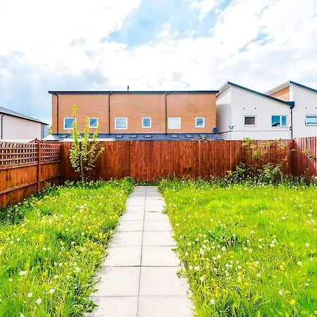 Feriehus The Eastern Hive - King Bed, 3x Parking, Coop Live & Etihad Manchester