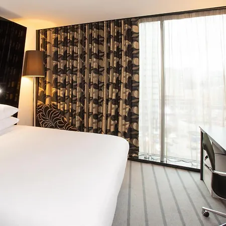 Crowne Plaza Centre By Ihg 4*