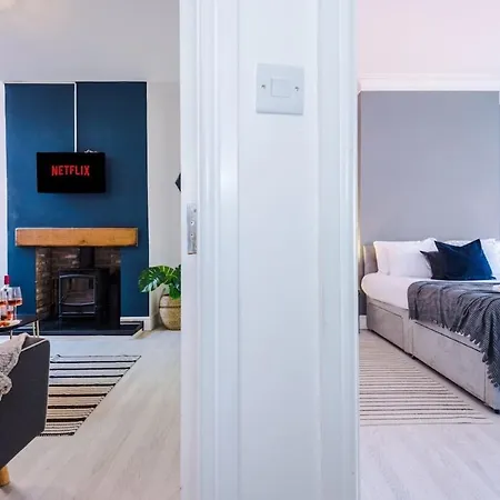 Large 4 Bedroom With Free Parking Near Mediacityuk *