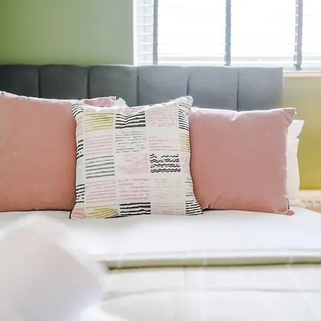 بيت للعطل R&r - Modern Townhouse Near Etihad & Centre