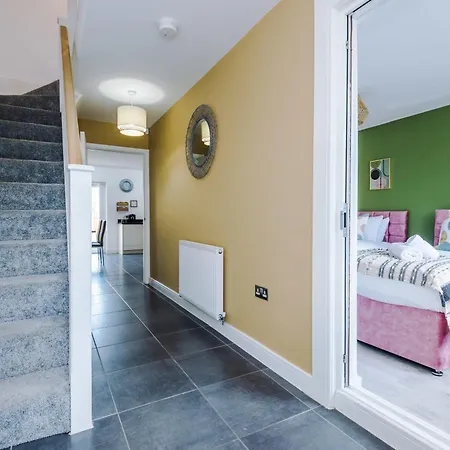 R&r - Modern Townhouse Near Etihad & Centre Hébergement de vacances *