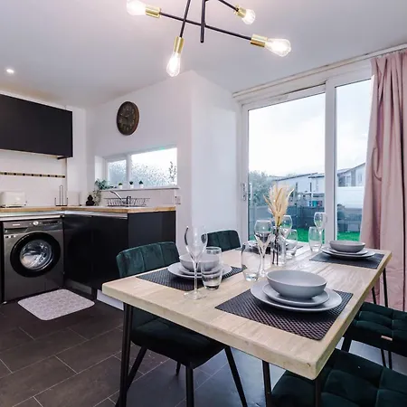Rest&recharge At A Spacious Townhouse By The Etihad Prázdninový dům Manchester