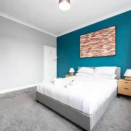 Spacious 2-bed With Garden Nyaraló *