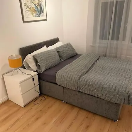 4 Bedroom Next To Apollo