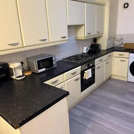 Prázdninový dům 4 Bedroom Next To Apollo Manchester
