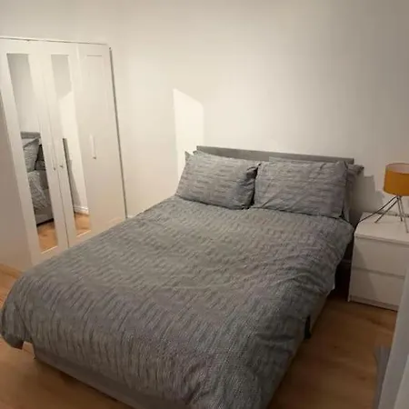 4 Bedroom Next To Apollo Manchester
