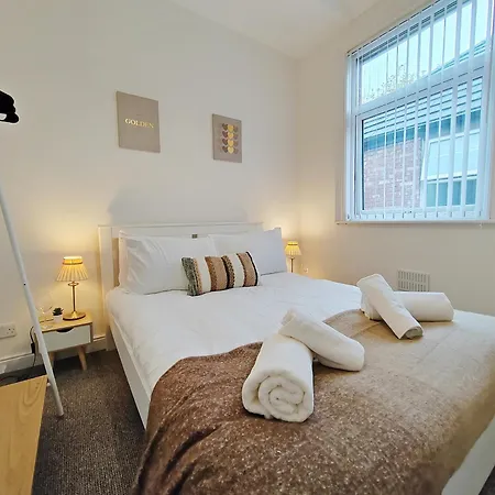 Modern 4 Bed House - Free Parking * Manchester