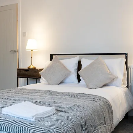 בית נופש Stylish 3 Bedroom Levenshulme Sleeps 7 מנצ'סטר