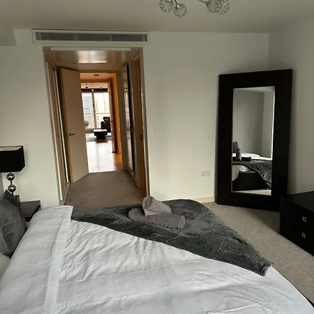 Spinning Fields Luxury * Manchester