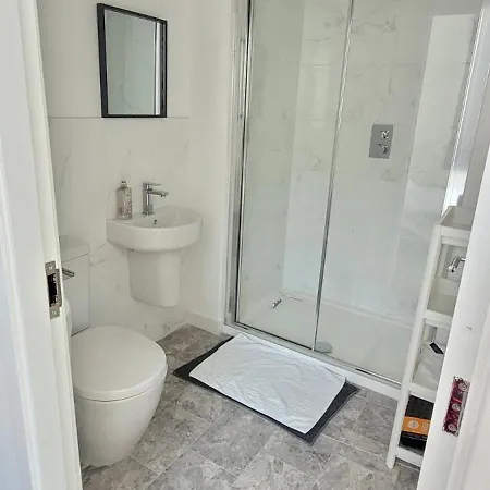 Spacious Double With Private Bathroom * Manchester