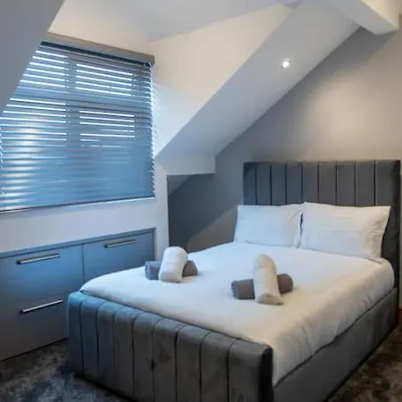 Apartment Luxury 4 Bedroom *