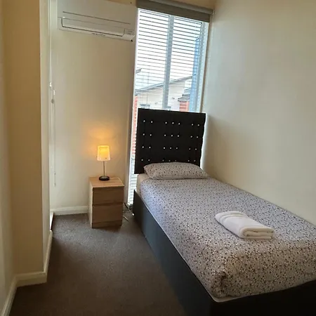 Great House + Air Conditioning + Free Car Parking 度假居 *